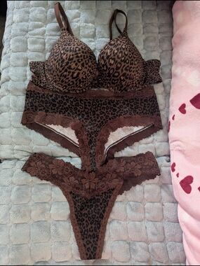 Victoria's Secret Leopard Body By Victoria 38b W/ 2 Lg Panties NWOT